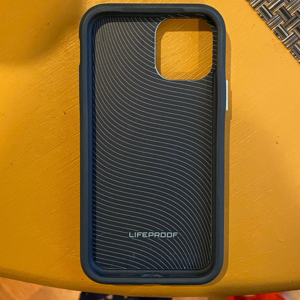 iPhone 11 pro LifeProof case